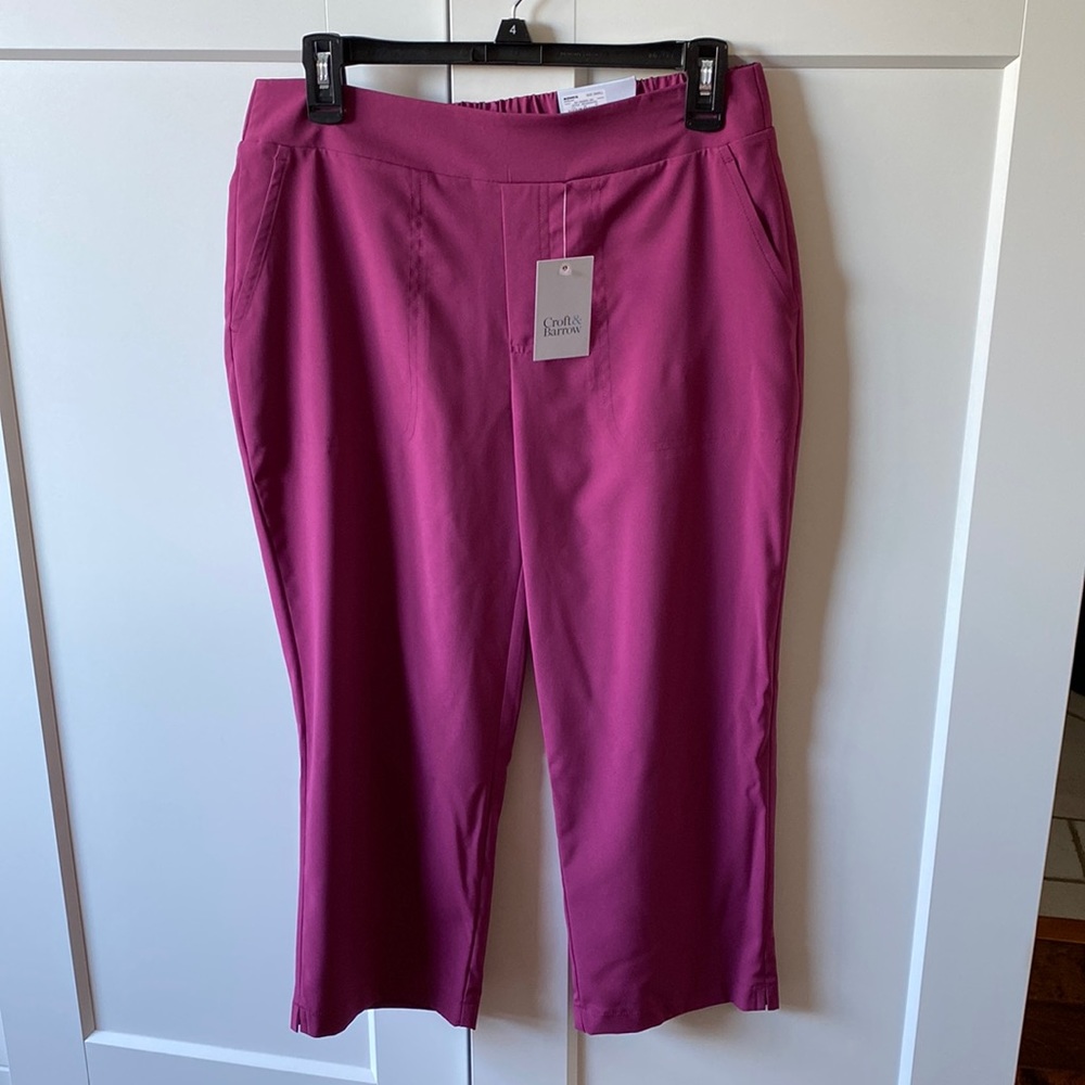 Croft & Barrow mid rise, straight through hip and thigh Capri size small